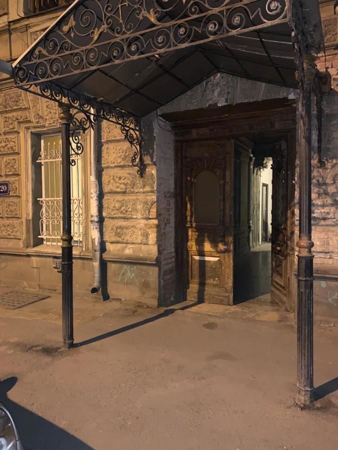 Гостевой дом Old House In Sololaki Тбилиси-4