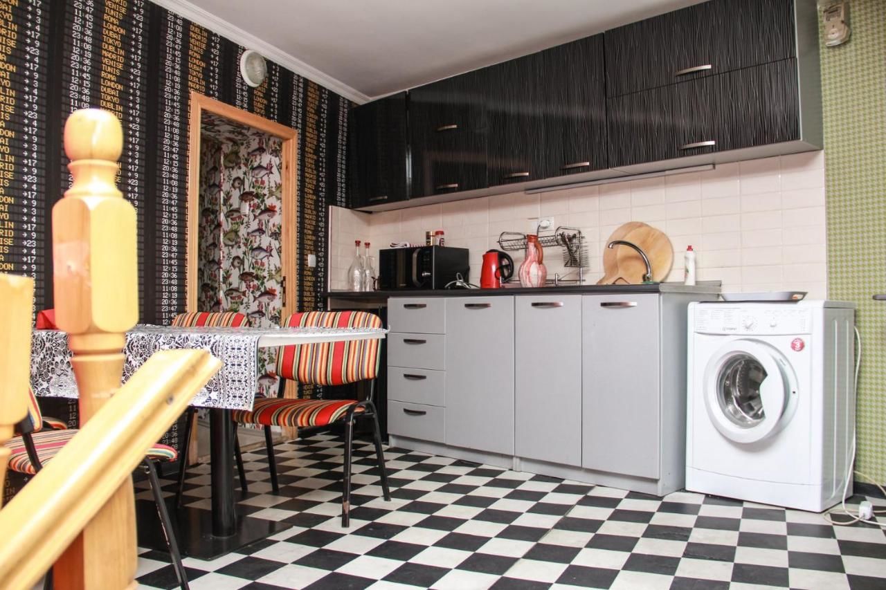 Гостевой дом Old House In Sololaki Тбилиси-13