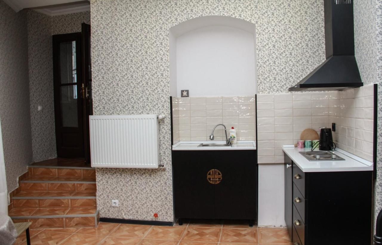 Гостевой дом Old House In Sololaki Тбилиси-14