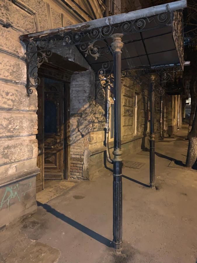 Гостевой дом Old House In Sololaki Тбилиси-23