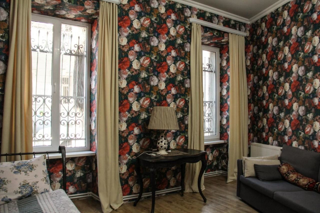 Гостевой дом Old House In Sololaki Тбилиси