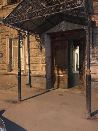 Гостевой дом Old House In Sololaki Тбилиси-0