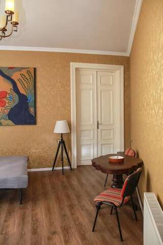Гостевой дом Old House In Sololaki Тбилиси Апартаменты с 1 спальней-2