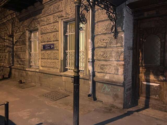 Гостевой дом Old House In Sololaki Тбилиси-21